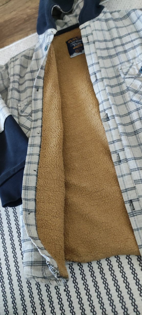 Kapüşonlu, ErkekGömlek elimde iki adet vardır 9 yaş ve 7 yas - Görsel 3