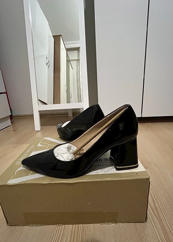 37 Beden siyah Renk Zara rugan deri ayakkabı
