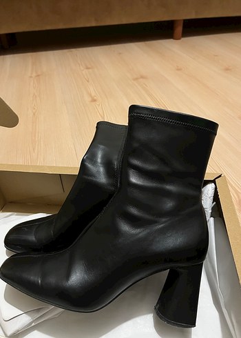 37 Beden Stradivarius bot