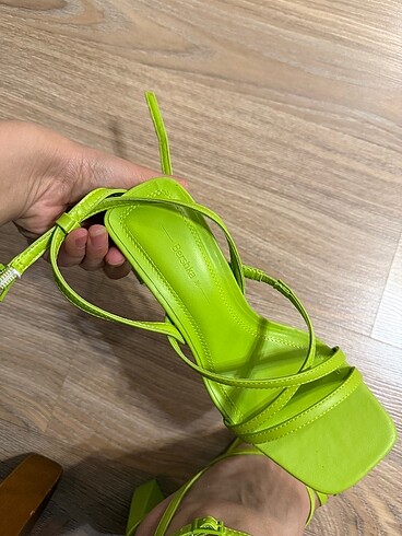 36 Beden Bershka topuklu sandalet