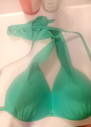 Yesil bikini ustu