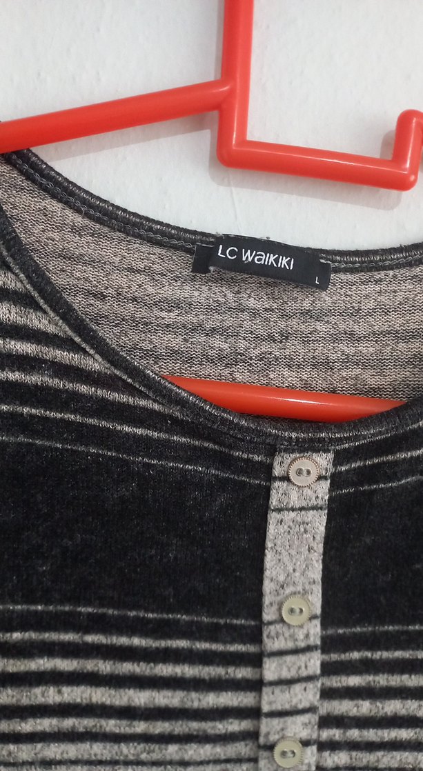 Gri Uzun Kollu Düğmeli Kadın Kazak - Görsel 2