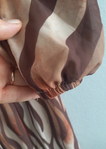 Drapeli Kahverengi Zebra Desenli Uzun Elbise - Görsel 2