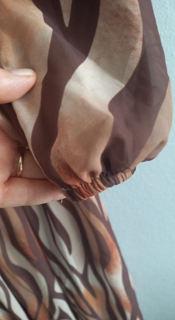 Drapeli Kahverengi Zebra Desenli Uzun Elbise - Görsel 2