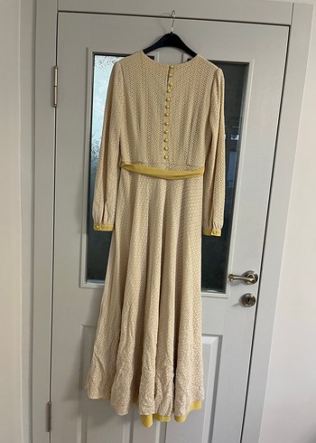 40 Beden Kemer Detaylı Bej Uzun Triko Elbise
