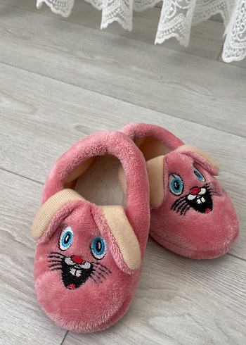 Pembe Nakışlı Kız Çocuk Ev Terliği