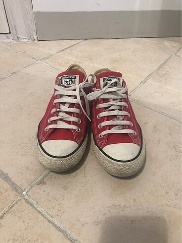 Kırmızı converse