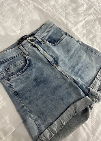 Gri Mavi Bağlama Desenli Mini Denim Şort - Görsel 2