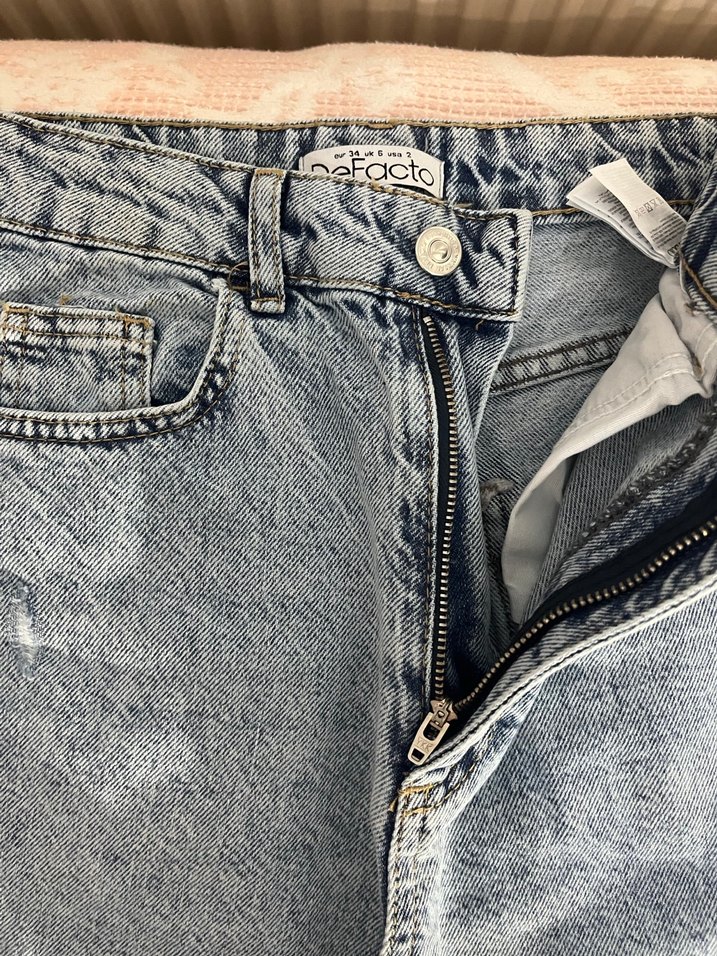 Gri Renk Yırtık Detaylı Kadın Denim Jean - Görsel 4
