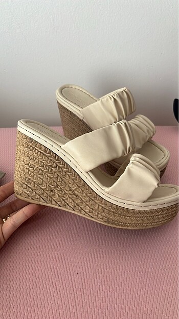 Dolgu Topuk Sandalet - Görsel 2