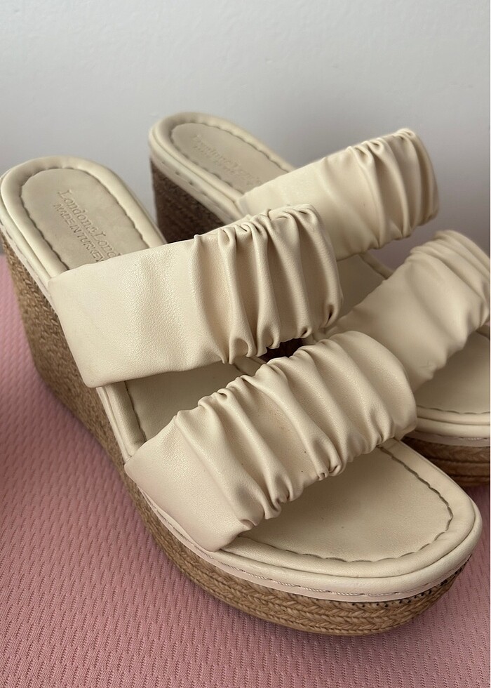 Dolgu Topuk Sandalet - Görsel 4