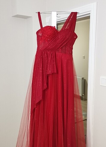Drape detaylı simli kırmızı renk abiye ve kına elbisesi