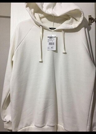 Oversize model etiketi kesik