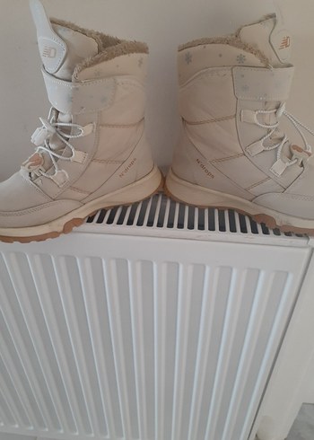 Tokalı Beyaz Kız Çocuk Botu - Görsel 2