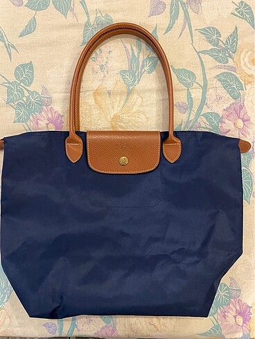 Longchamp L