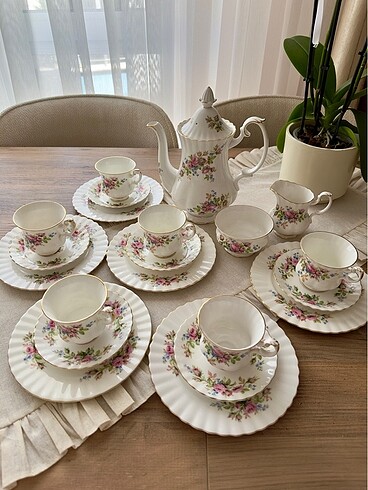 Royal Albert Moss Rose porselen fincan takımı