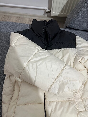 Pull and Bear Pull & Bear beyaz şişme mont