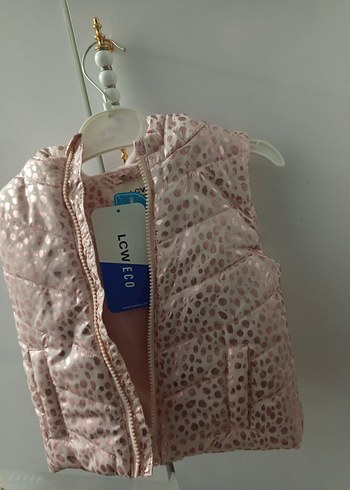 LCW Kız Bebek Kapüşonlu Desenli Şişme Yelek - Görsel 4