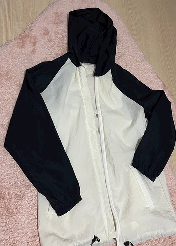 LC Waikiki Siyah-Beyaz Kapüşonlu Kadın Ceket