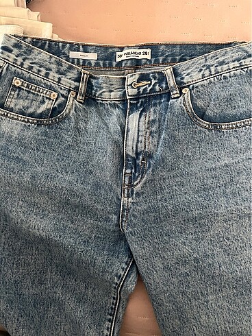 38 Beden Pull& Bear Yırtık Paça Regular Kot