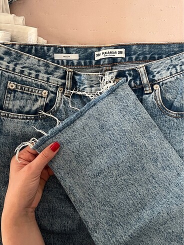 38 Beden lacivert Renk Pull& Bear Yırtık Paça Regular Kot