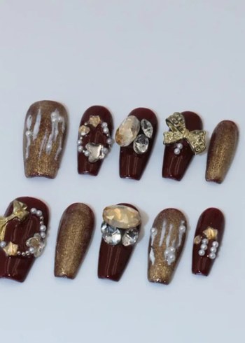 Altın Renkli Parlak Tırnak Süslemeleri - Görsel 3