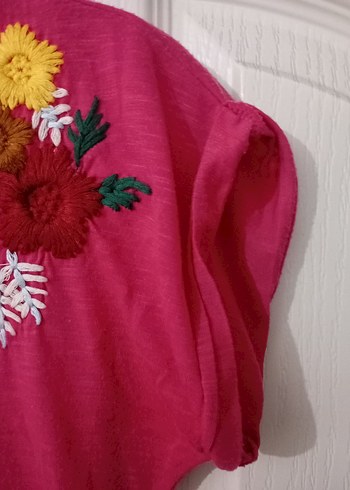 s Beden pembe Renk Pembe V Yaka Kısa Kollu Çiçek İşlemeli Tişört