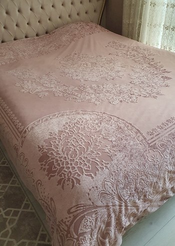 Nakışlı Pastel Pembe Yatak ÖrtüsüBirilant - Görsel 3