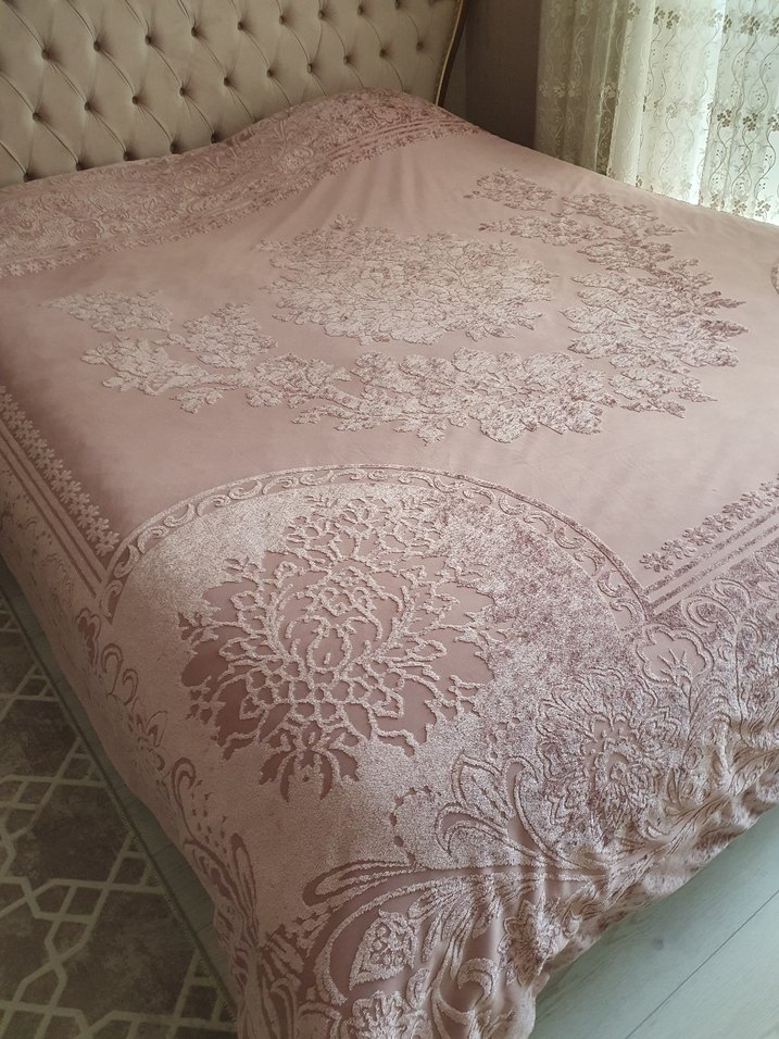 Nakışlı Pastel Pembe Yatak ÖrtüsüBirilant - Görsel 3