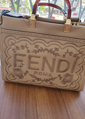 Fendi Bej Deri Fendi Kadın Çanta