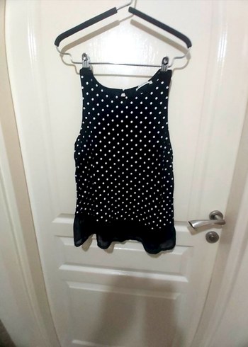 Siyah Puantiyeli Kolsuz V Yakalı Bluz - Görsel 4