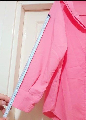 Pembe V Yaka Düğmeli Kadın Gömlek - Görsel 4