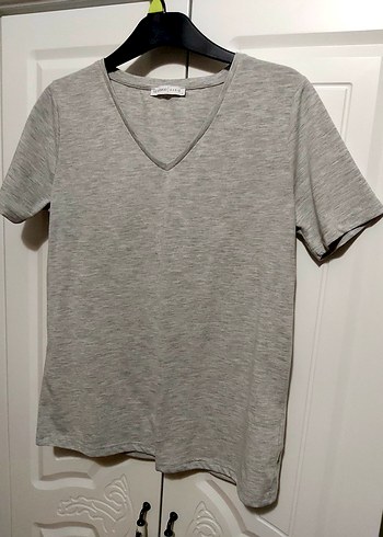 Gri V Yaka Keten Kadın Tişört - Görsel 2