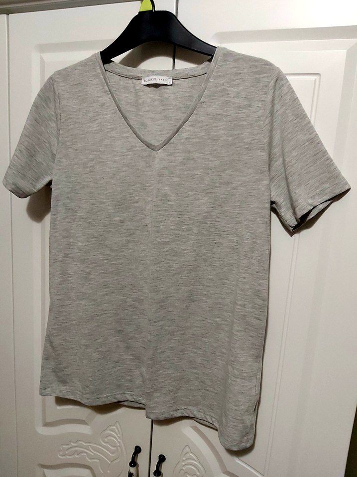 Gri V Yaka Keten Kadın Tişört - Görsel 2