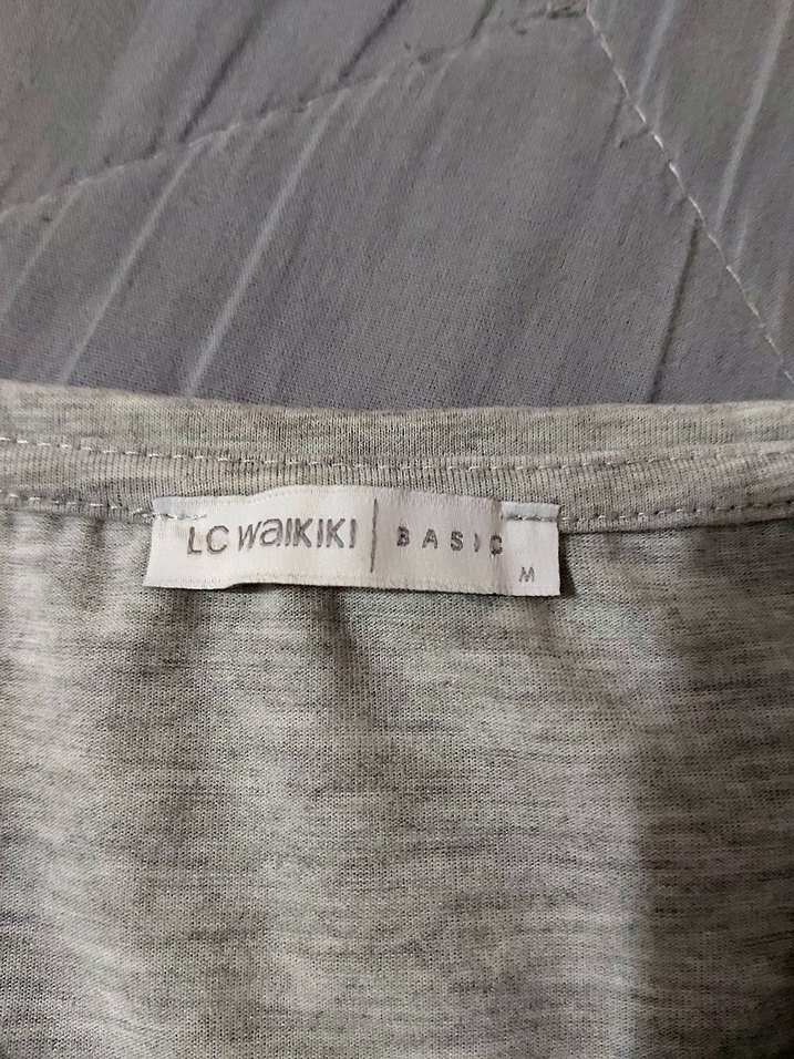 Gri V Yaka Keten Kadın Tişört - Görsel 4