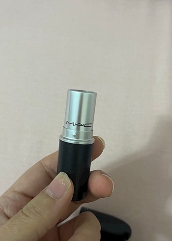 Mac MYTH satin lipcstik - Görsel 3