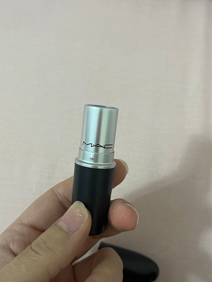 Mac MYTH satin lipcstik - Görsel 3