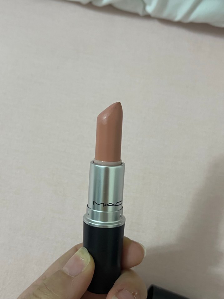 Mac MYTH satin lipcstik - Görsel 2