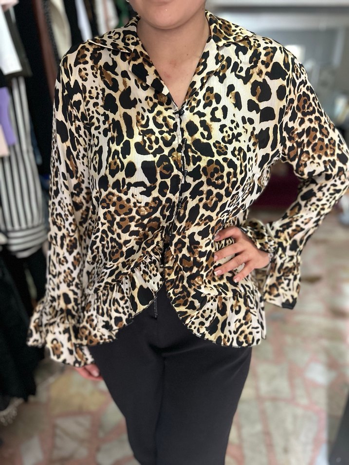 Leopar Desenli V Yaka Düğmeli Kadın Gömlek - Görsel 2