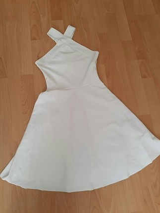 beyaz elbise sırt dekolte