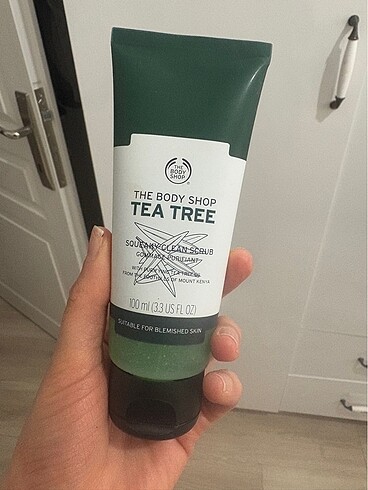 The body shop tea tree yüz scrubı