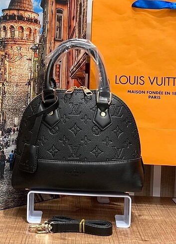 LOUIS VUITTON MODELİ ÇANTA 