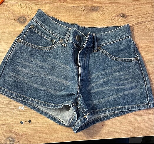 34 Beden mavi Renk levis orijinal denim şort