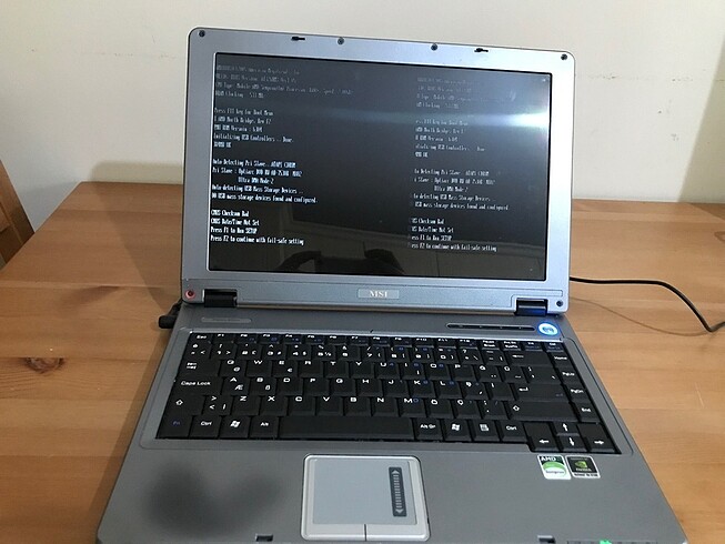 MSI VR330X Notebook /