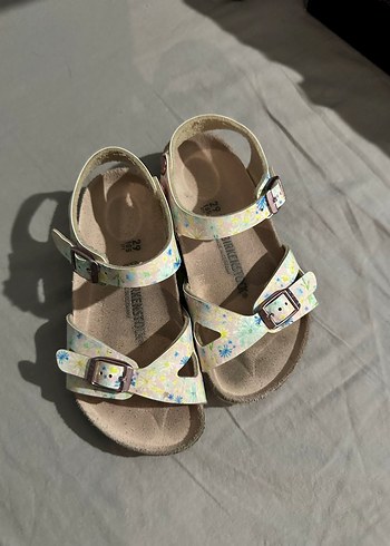 Çiçek Desenli Tokalı Kız Sandalet - Görsel 2