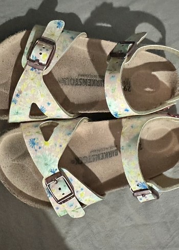 Çiçek Desenli Tokalı Kız Sandalet - Görsel 3