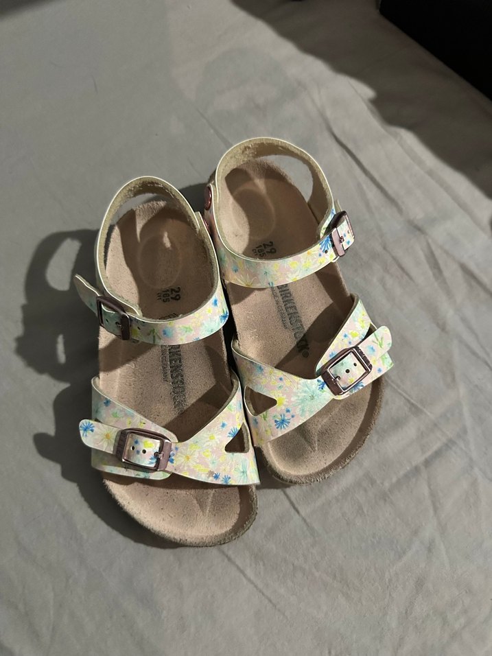 Çiçek Desenli Tokalı Kız Sandalet - Görsel 2