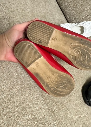 Kız Çocuk Kırmızı Babet Ayakkabı ve 2 adet Pisipisi - Görsel 3