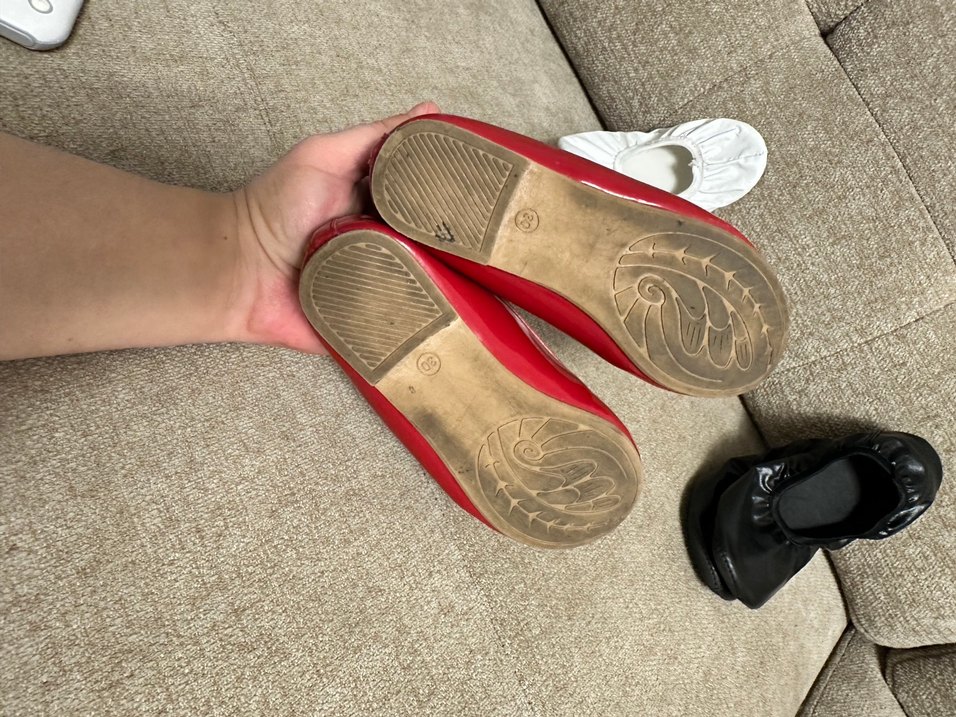 Kız Çocuk Kırmızı Babet Ayakkabı ve 2 adet Pisipisi - Görsel 3