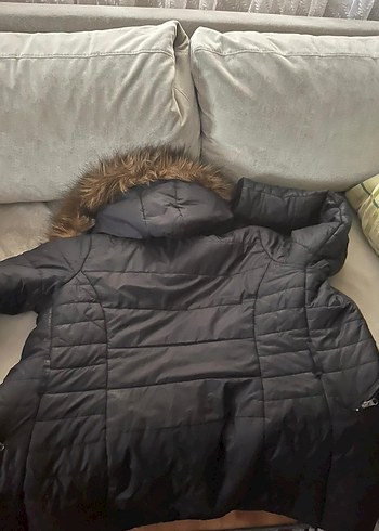 Kürk Detaylı Siyah Midi Kadın Kışlık Mont - Görsel 3